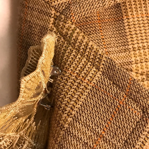 Vintage Brown plaid stretch blazer with removable flower - Picture 5 of 8